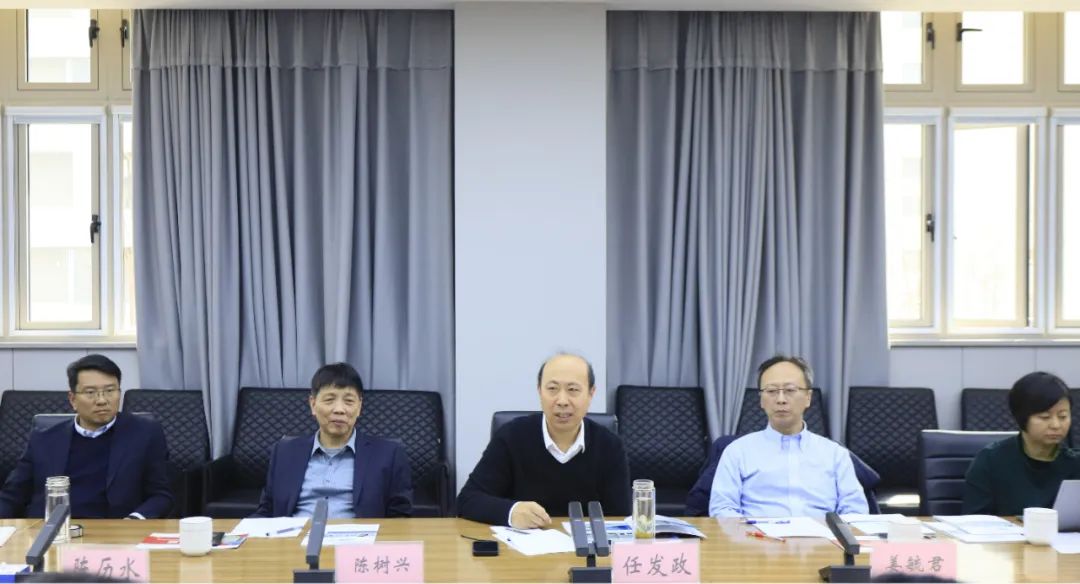 花花牛乳業(yè)集團(tuán)黨委書記、董事長(zhǎng)唐洪峰一行赴中原食品實(shí)驗(yàn)室同中國(guó)工程院院士、中原食品實(shí)驗(yàn)室主任任發(fā)政座談交流