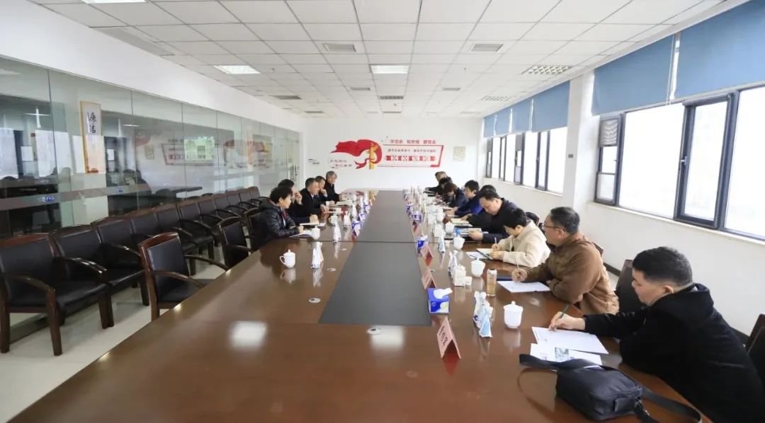 河南省發展改革委價調處副處長馬冰一行蒞臨花花牛乳業集團參觀調研 河南省發展改革委價調處副處長馬冰一行蒞臨花花牛乳業集團參觀調研