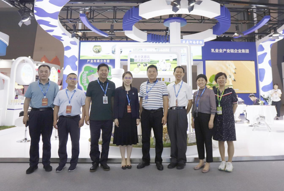 啟航新征程 點(diǎn)亮新賽道丨花花牛乳業(yè)集團(tuán)參加第十四屆中國(guó)奶業(yè)大會(huì)暨D20峰會(huì),榮獲“中國(guó)乳制品生產(chǎn)企業(yè)現(xiàn)代化等級(jí)5A級(jí)”評(píng)定殊榮 啟航新征程 點(diǎn)亮新賽道丨花花牛乳業(yè)集團(tuán)參加第十四屆中國(guó)奶業(yè)大會(huì)暨D20峰會(huì),榮獲“中國(guó)乳制品生產(chǎn)企業(yè)現(xiàn)代化等級(jí)5A級(jí)”評(píng)定殊榮