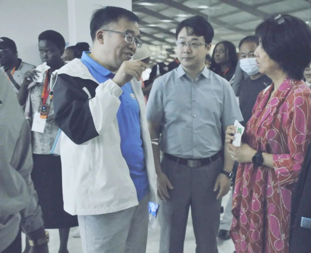 北京大學南南合作與發展學院教授、全球伙伴關系主任周詠梅一行蒞臨花花牛平輿瑞亞牧業參觀調研