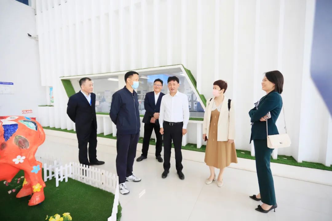 花花牛| 省農(nóng)投集團董事長李曉寰一行蒞臨花花牛調(diào)研指導工作 花花牛| 省農(nóng)投集團董事長李曉寰一行蒞臨花花牛調(diào)研指導工作