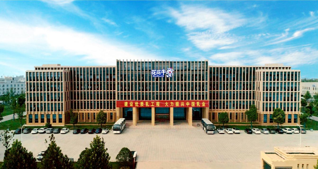 花花牛丨點點微光匯星河——養殖事業部抗疫保生產側記 花花牛丨點點微光匯星河——養殖事業部抗疫保生產側記