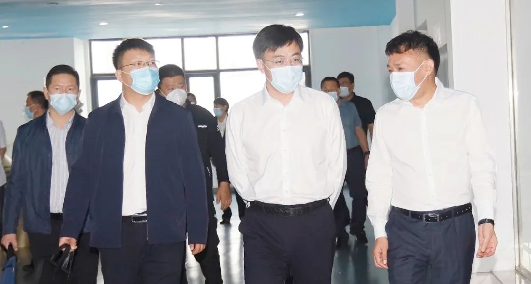 佳木斯市招商考察團蒞臨花花牛考察座談