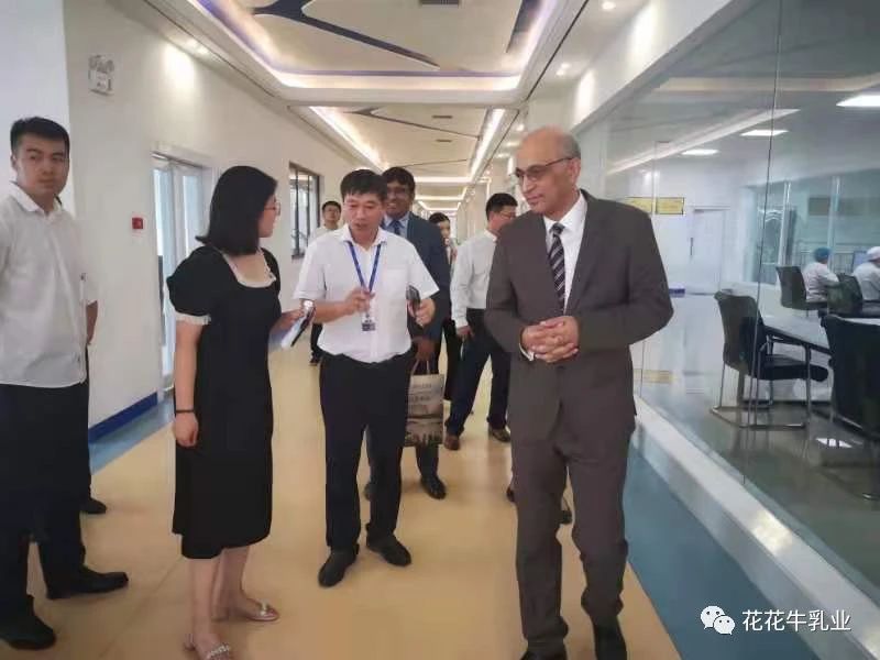 巴基斯坦駐華大使莫因·哈克 蒞臨花花牛乳業集團參觀訪問 巴基斯坦駐華大使莫因·哈克 蒞臨花花牛乳業集團參觀訪問