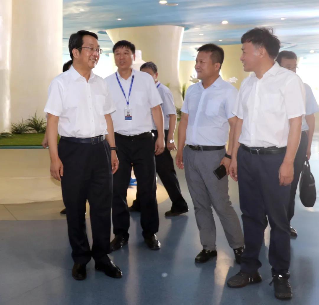 河南省高級人民法院院長胡道才一行蒞臨花花牛乳業集團開展“萬人助萬企”活動 助力企業發展