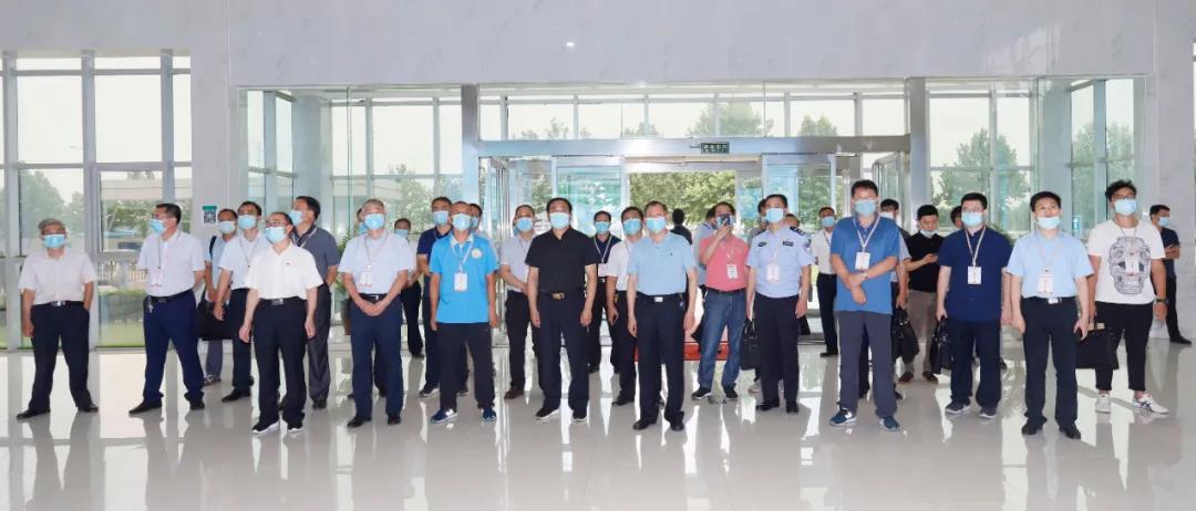 鄭州市安全生產(chǎn)雙重預(yù)防體系建設(shè)現(xiàn)場(chǎng)觀摩會(huì)在花花牛乳業(yè)集團(tuán)鄭州分公司召開(kāi)