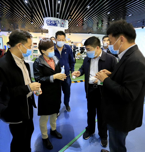 鄭州市人大副主任孫黎、市政府副市長李喜安一行 蒞臨花花牛開展“三送一強(qiáng)”活動(dòng)