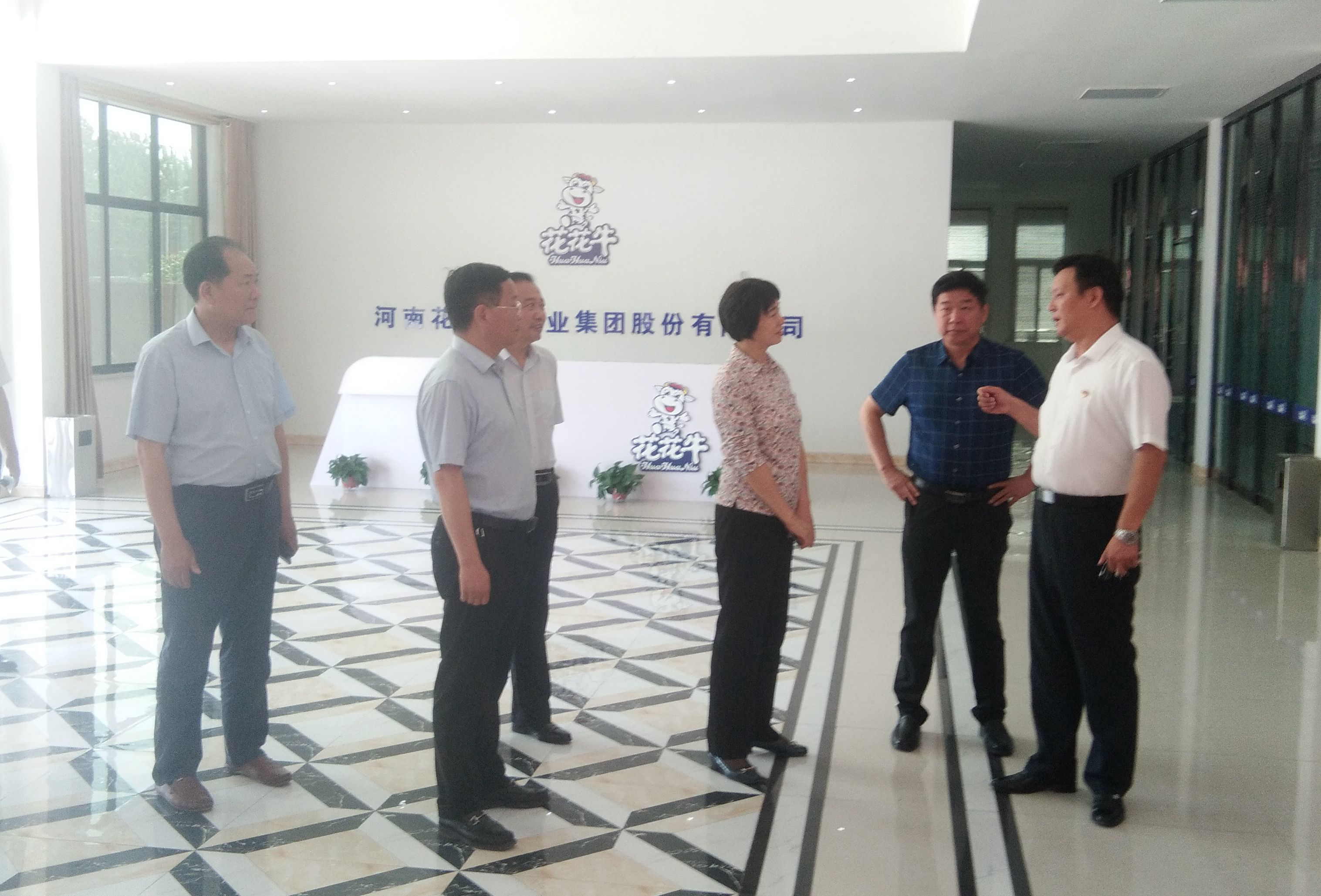 駐馬店市委常委、統(tǒng)戰(zhàn)部長姚新文 蒞臨花花牛乳業(yè)集團總部調(diào)研