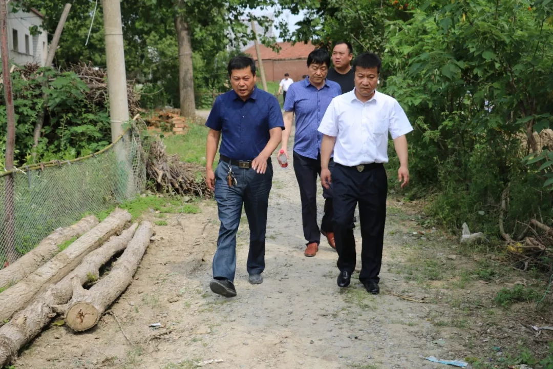 花花牛乳業(yè)集團(tuán)走訪慰問(wèn)貧困戶 結(jié)對(duì)幫扶暖人心