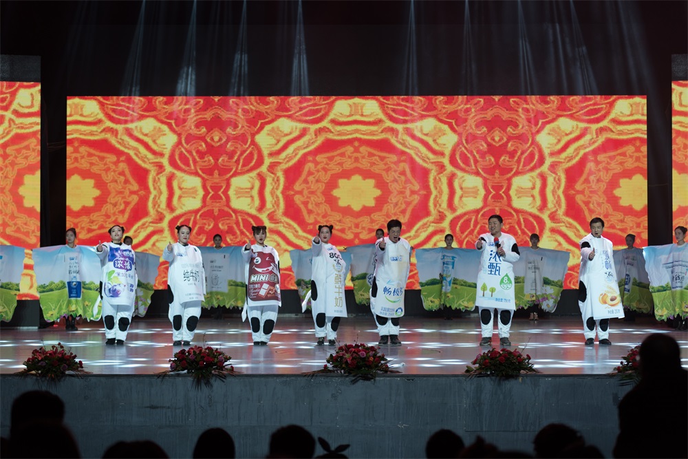 “不忘初心、聚力前行” 花花牛集團(tuán)2018迎新春聯(lián)歡會(huì)隆重舉行 “不忘初心、聚力前行” 花花牛集團(tuán)2018迎新春聯(lián)歡會(huì)隆重舉行