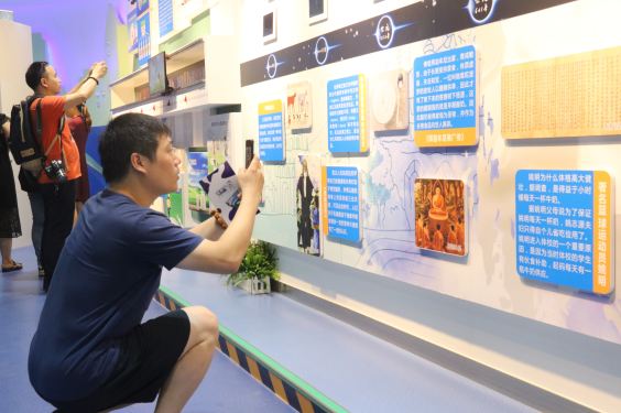 走進花花牛見證最真實的透明品質(zhì) 走進花花牛見證最真實的透明品質(zhì)