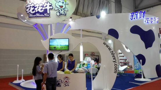 花花牛牛氣沖天!農(nóng)業(yè)部長品嘗“領(lǐng)暢”點(diǎn)贊,又獲國際奶業(yè)平臺(tái)青睞 花花牛牛氣沖天!農(nóng)業(yè)部長品嘗“領(lǐng)暢”點(diǎn)贊,又獲國際奶業(yè)平臺(tái)青睞