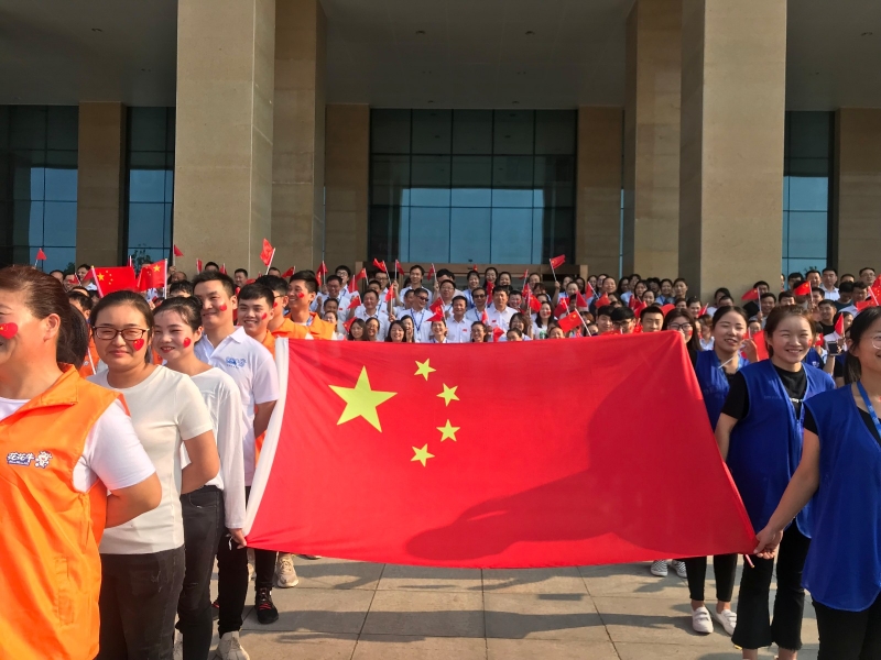 花花牛 唱紅歌 祝福我的國！！！