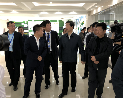 河南省委副書記、省長陳潤兒一行蒞臨 花花牛集團魯山瑞亞牧業(yè)有限公司視察調研