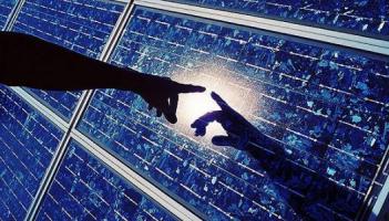 光伏市場(chǎng)迎來整合年 供大于求促行業(yè)加速洗牌