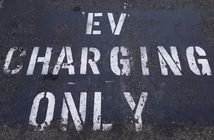 美國電動汽車充電站建設進度緩慢 聯邦資金使用受質疑