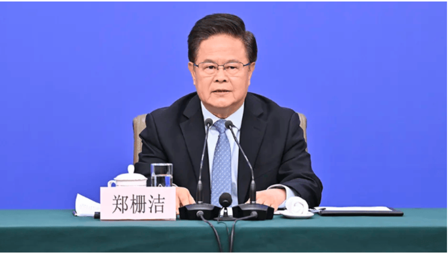 鄭柵潔：持續(xù)推進雅下水電、“沙戈荒”新能源基地、海上風電基地等一系列投資萬億元以上的能源重大工程