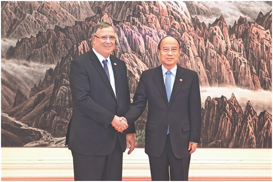 中國石油集團董事長戴厚良會見道達爾能源公司董事長潘彥磊