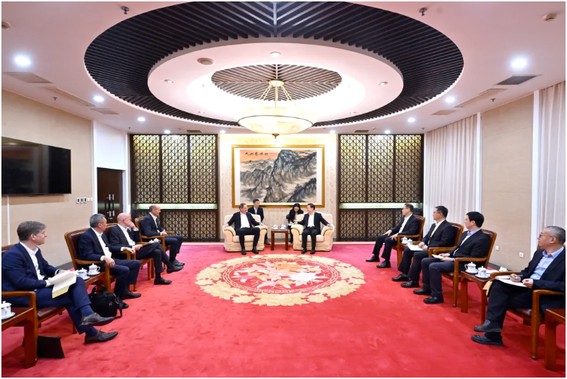 國家發(fā)改委主任會見大眾汽車集團(tuán)管理董事會主席奧博穆